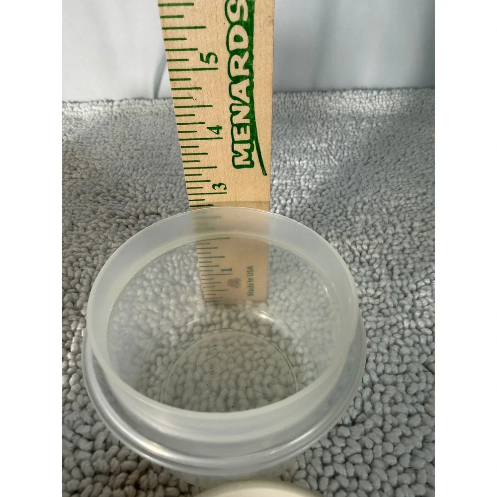 VTG Rubbermaid Servin Saver Shaker Bottle and Round Storage Containers 3pc‎ Set